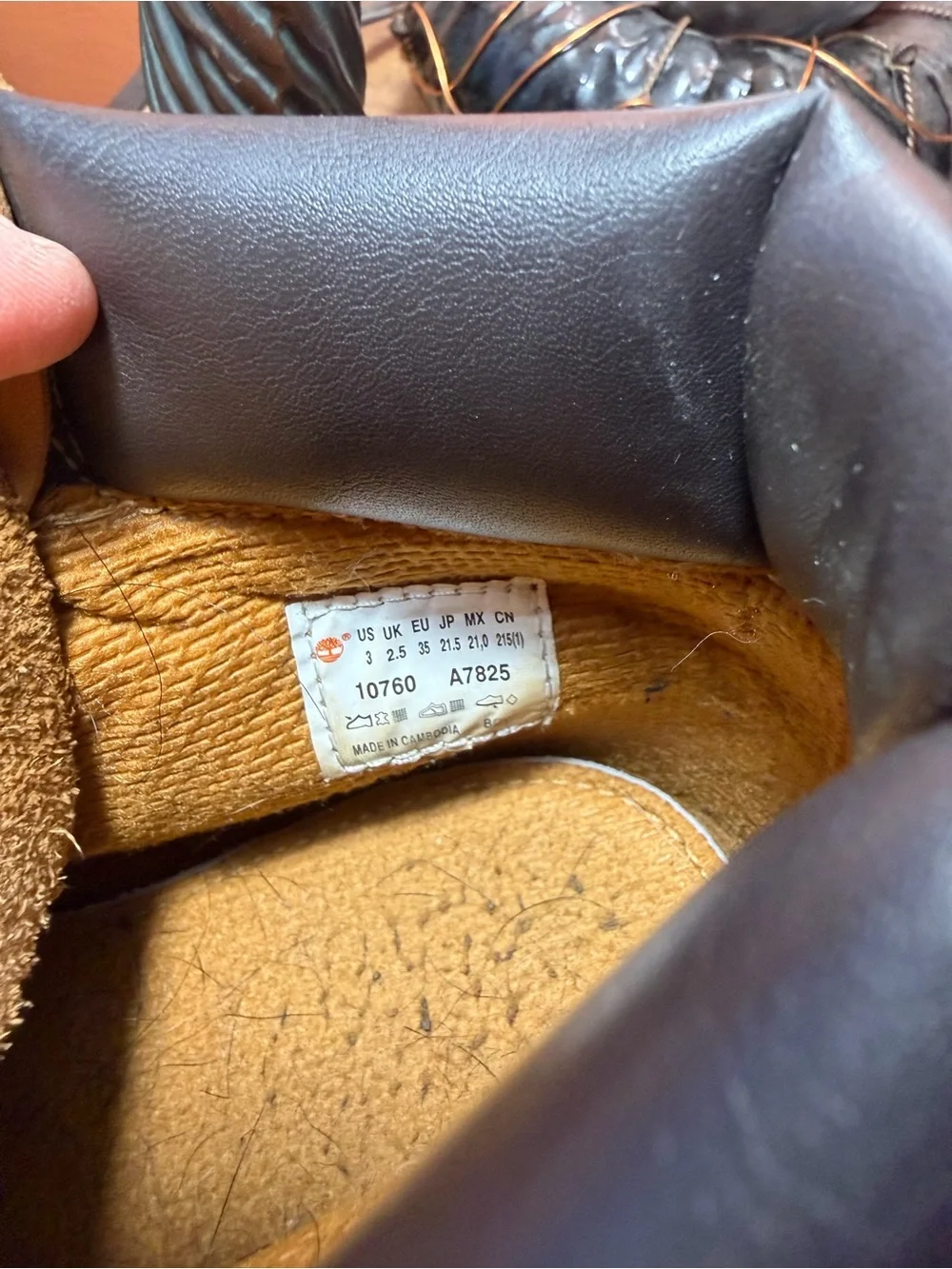 Youth Tan Waterproof Work Boots with Yellow-Brown Laces. Sz 4 Timberlands